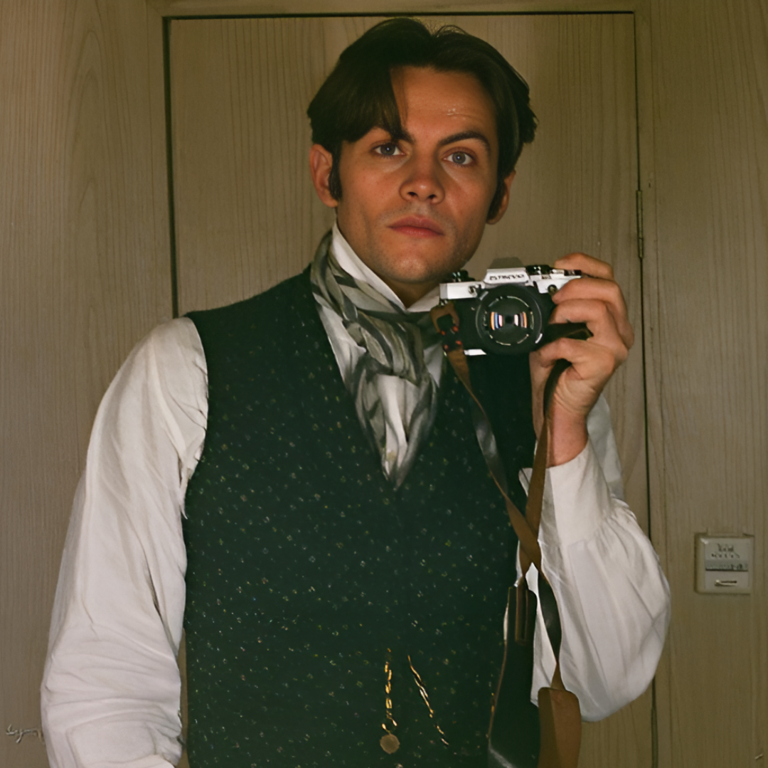 Moore (Freddy Carter)